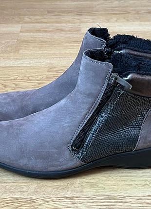 Шкіряні черевики 39 розміру в ідеальному стані