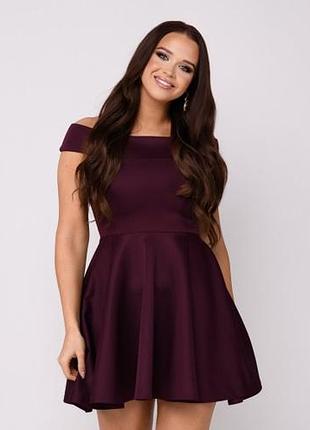 Платье с открытыми плечами и пышной юбкой. boohoo