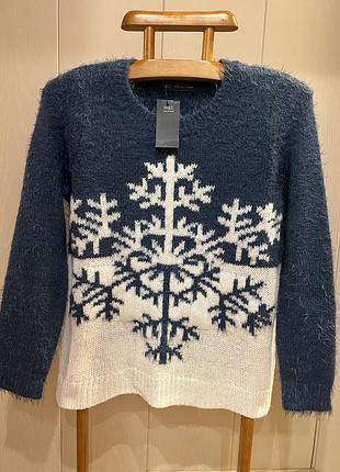 Светр є новорічним 23.