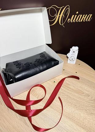 Клатч с вышивкой "розы"