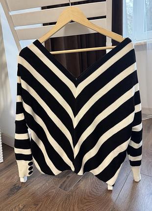 Смугаста кофта з v-подібним вирізом