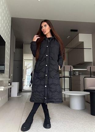 Длинная зимняя стеганая куртка на молнии и кнопках с капюшоном с карманами с боковыми разрезами