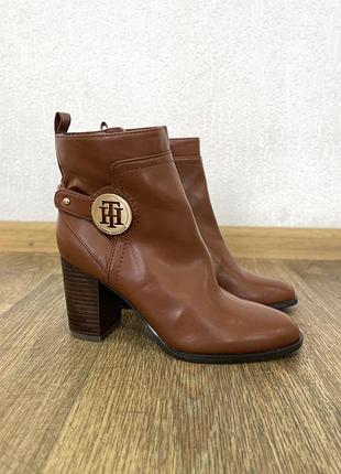 Жіночі шоколадні ботільйони tommy hilfiger оригінал