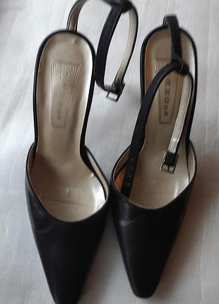 Черные туфли лодочки с открытой пяткой на высоком каблуке