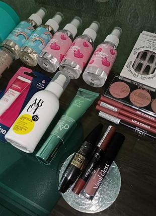 Набор уходовой и декоративной косметики лотом