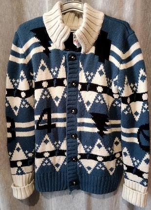 Чоловічій теплий кардиган на гудзиках.