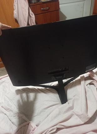 Монітор 27 samsung  (68.7)см)
в ідеальному стані користувалась 2 місяці продаю потрібні гроші :))