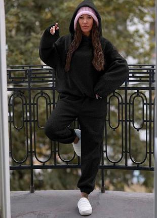 Стильний жіночий брючний прогулянковий костюм