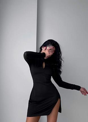 Ефектна чорна сукня
