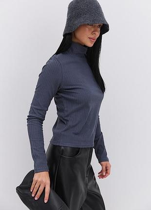 Графитовый гольф водолазка в широкий рубчик