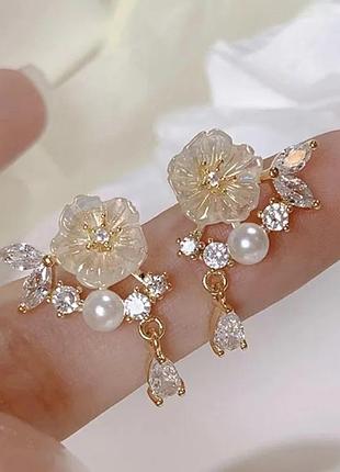 Серьги цветочные мотивы нежны