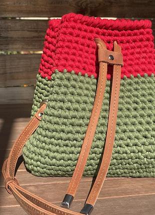 Женская вязаная сумка-торба ручной работы из трикотажной пряжи и натуральной кожи