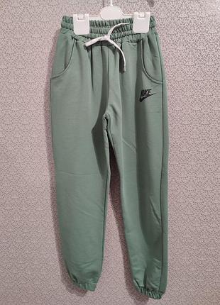 Спортивные штаны на девочку на 8-9 лет