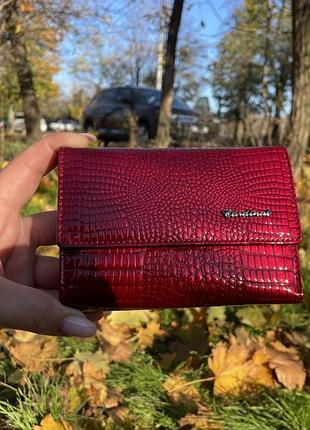 Женский кожаный кошелек