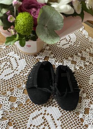 Взуття для новонароджених для немовлят кросовки тапочки штучні замшеві з бахромою чорні