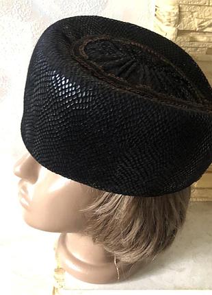 Фетровая шляпка  таблетка ламинированная под рептилию 56—57 см