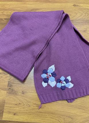 Шарф вʼязиний з квітами