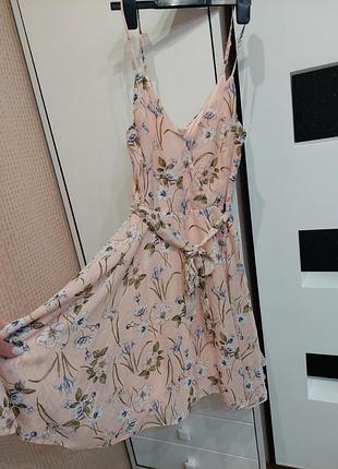 Нежное розовое платье