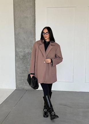 Укороченное пальто-пиджак в стиле оверсайз