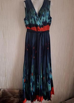 Плаття сукня довге  нарядне  гофре 18/46 розміру