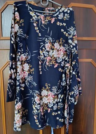 Плаття з поясом в квіточки