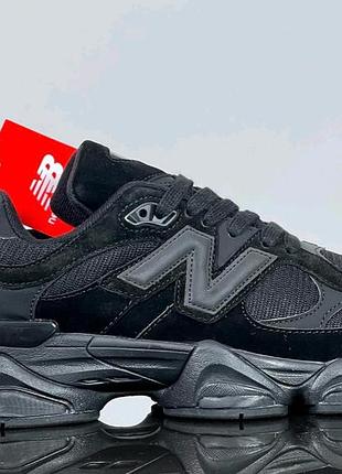 Кросівки жіночі