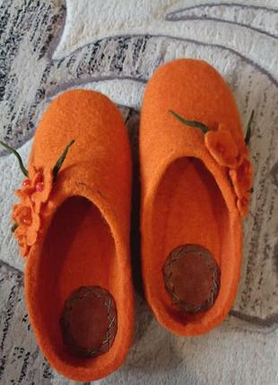 Домашние валяные тапочки ручной работы