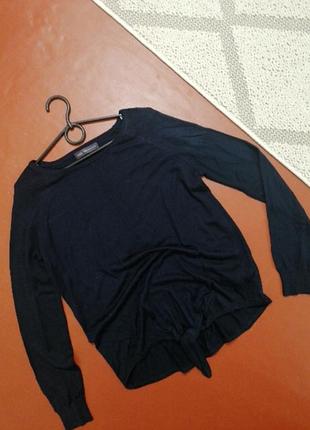 Свитер легкий, не просвечивается, нежный
известный бренд
цвет темно темно синий