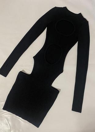 Чорна сукня на тендітну хс з вирізами