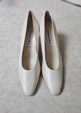 Винтажные перламутровые туфли