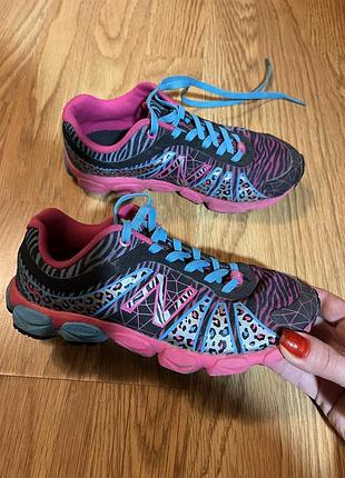 Дитячі кросівки на дівчинку new balance