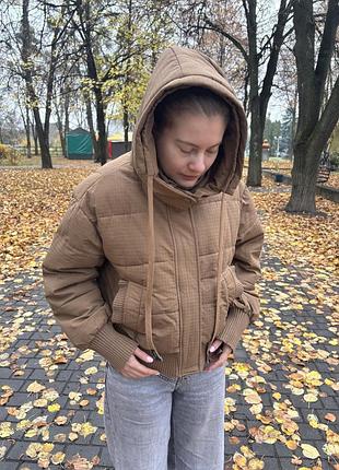 Нова жіноча куртка