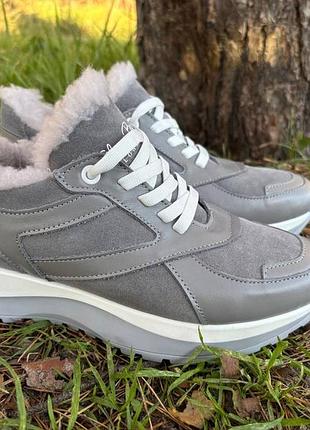 Зимові жіночі кросівки