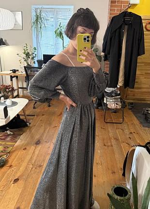 Срібна сукня на вечірку