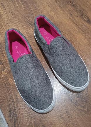 Продам жіночі кеди бренду blue fin