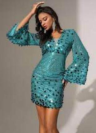 Вечірня сукня з широким рукавом і паєтками