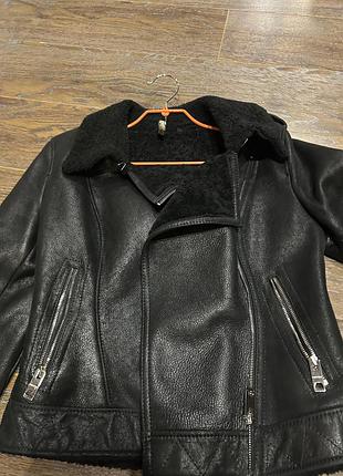 Дублянка коротка чорна натуральна шкіра.