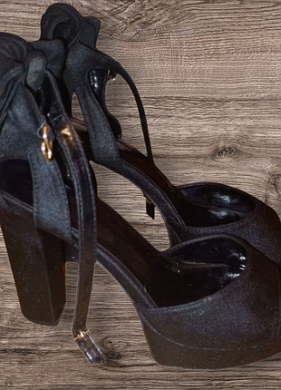 Продам босоножки