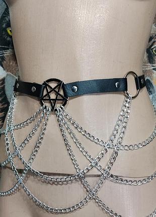 Готический ремень с цепями и пентаграммой