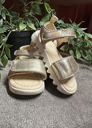 Босоніжки для принцеси