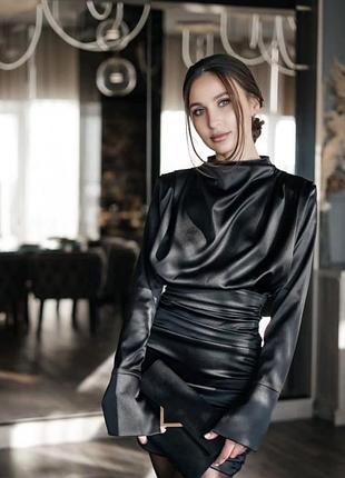 Платье атласное черная