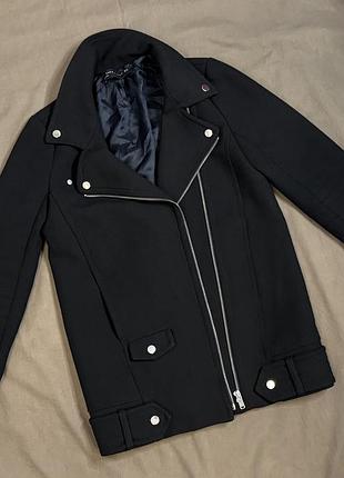 Zara пальто biker aviator розмір xs насиченого чорного кольору без утеплення щільна тканина