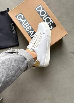 Жіночі брендові кросівки