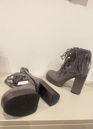 Взуття- чоботи 2