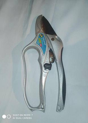Секатор центроинструмент с храповым механизмом мощный для обрезки