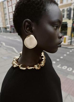 Большие металлические серьги-пластины