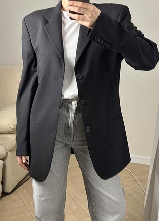 Чорний піджак з чоловічого плеча оверсайз