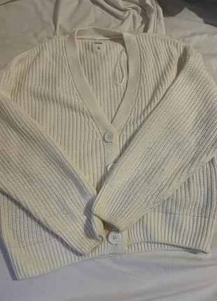 Білий вязаний кардиган