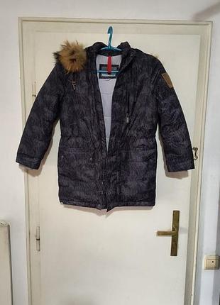 Детская зимняя теплая курточка на ребенка ростом 140 см.