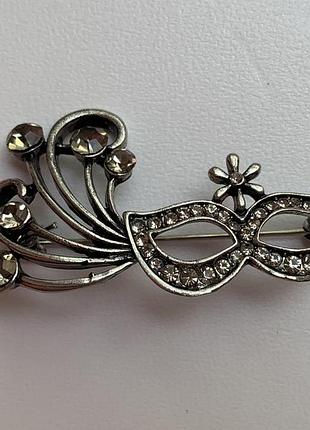 Брошка «карнавальна маска» зі стразами